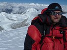 Novoji��nsk� horolezec Marek Novotn� p�i v�stupu na �o Oju.