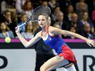 Karolína Plíková se ene za returnem ve finále Fed Cupu