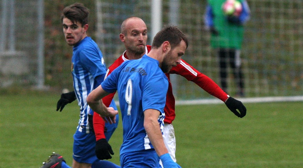 Momentka z duelu Prost�jov (modrá) vs. T�inec