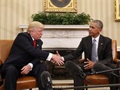 Donald Trump s Barackem Obamou v Oválné pracovně Bílého domu (10. listopadu...