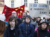 Na Hradčanském náměstí se konal protest proti populismu a politice hlavy státu....