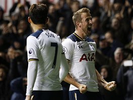 HRDINA. tonk Tottenhamu Harry Kane otoil dvma gly bhem t minut skre v...