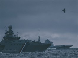 Primárním úkolem eských letc bylo provést simulované napadení fregaty...