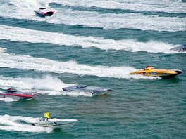 SUPERLUNY. Mistrovství svta lun v kategorii Superboat se uskutenilo tento...