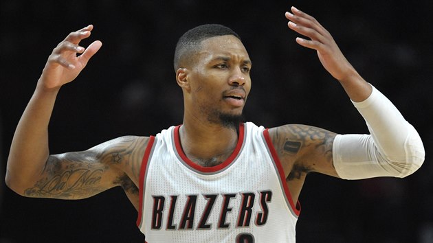 Damian Lillard z Portlandu se zlob v utkn s Chicagem