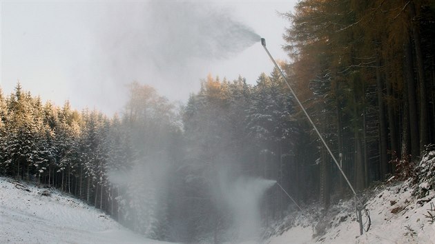 Zasnovn sjezdovky Jchymovsk na Klnovci.