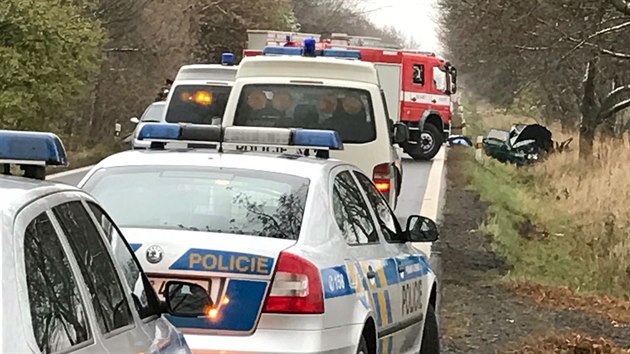 Sobotn nehodu ty osobnch aut u Hornch Poernic nepeili dva lid (12. listopadu 2016).