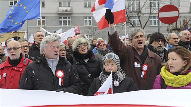 Zatmco Polsko si pipomn 98. vro obnoven nezvislosti, v ad mst se odehrvaj veejn shromdn (11.11.2016)