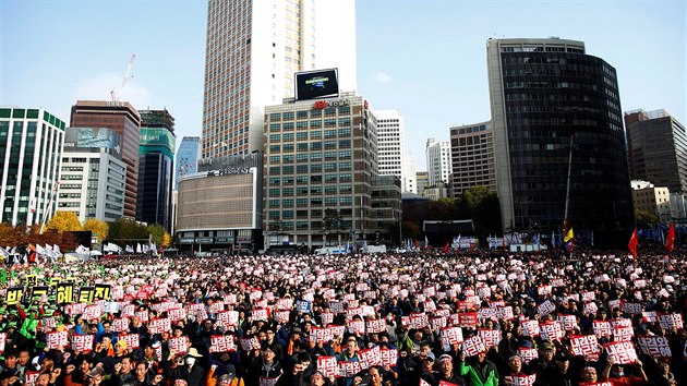 Pes pl milionu lid demonstrovalo v jihokorejsk metropoli Soulu za odstoupen prezidentky Pak Kun-hje (12.11.2016)
