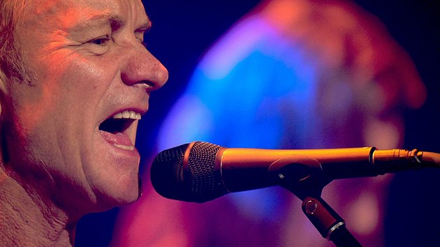 Britsk zpvk Sting koncertoval v paskm klubu Bataclan (12.11.2016)