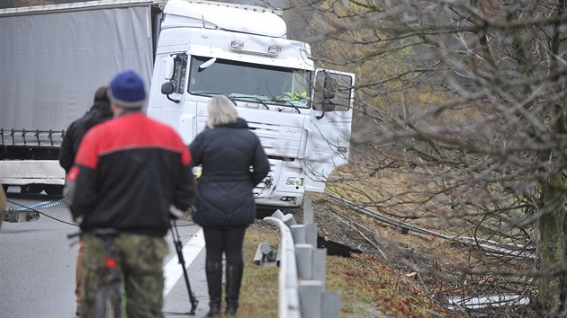 Havarovan kamion zatarasil na osm hodin hlavn tah z Jihlavy na Znojmo.