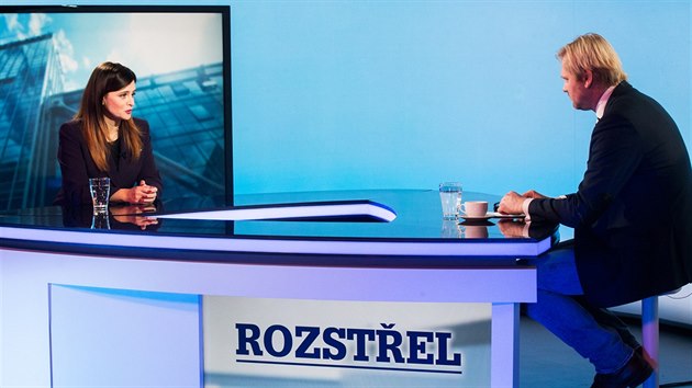 Nov hejtmanka Stedoeskho kraje Jaroslava Jermanov (ANO) a modertor Jaroslav Plesl v diskusnm poadu Rozstel. (15. listopadu 2016)