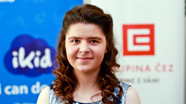 Šestnáctiletá Štěpánka Grunová z gymnázia v Moravském Krumlově se pustila do čtení textů o nedalekých Hostěradicích dochovaných v barokní němčině. Získala tak ocenění v projektu Česká hlavička.