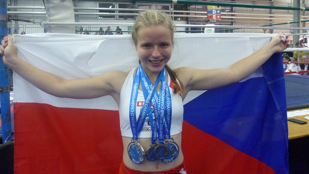 Medaile na mistrovství sbíral se svou sestrou Martinou, čtyřnásobnou mistryní světa a trojnásobnou vicemistryní v kickboxu.