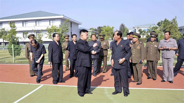 Mezinrodn fotbalovou akademii v Pchjongjangu obas v rmci inspekce navtv i severokorejsk vdce Kim ong-un.