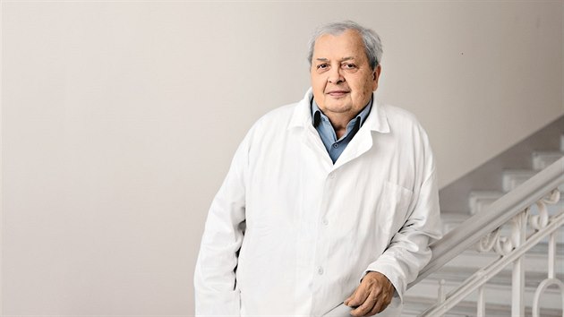 Profesor Lubo Petruelka, pednosta Onkologick kliniky 1.LF UK VFN a VN v Praze.