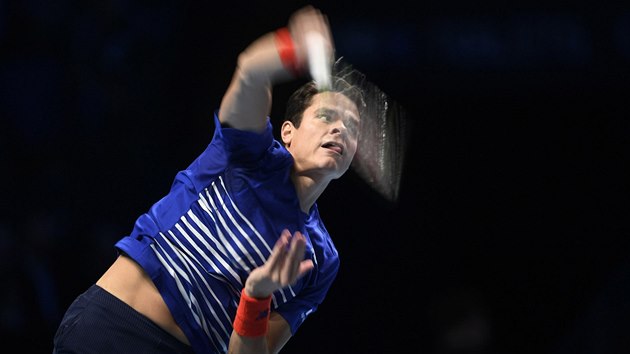 Kanadsk tenista Milos Raonic v duelu s Dominicem Thiemem z Rakouska.