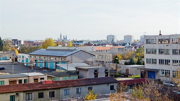 V arelu bval tovrny Hacar dnes sdl nkolik firem. Urit zdroj zneitn proto nen snadn.