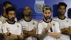 NEBUDEME MLUVIT. Lionel Messi oznamuje novinářům, že argentinští fotbalisté s...