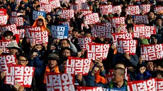P�es p�l milionu lidí demonstrovalo v jihokorejské metropoli Soulu za...