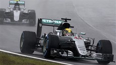 Lewis Hamilton a Nico Rosberg na okruhu v brazislkém Sao Paulu.