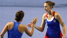 Karolína Plíšková a Barbora Strýcová během rozhodujícího zápasu fedcupového...