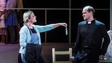 Jiho�eské divadlo láká na ho�kou komedii Kn�zovy d�ti.