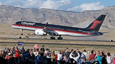 Trumpv Boeing 757-200 bhem pedvolební kampan.