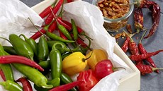 �erstvé a su�ené chilli papri�ky