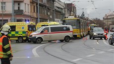 V Plzni se srazila tramvaj s autobusem