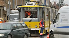 V Plzni se srazila tramvaj s autobusem, záchranái oetili 17 zranných