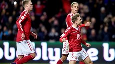 Dánský záložník Christian Eriksen (č. 10) se raduje z gólu v kvalifikačním...