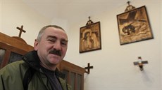 ezbá Mykola Syrvatka pvodem z Ukrajiny vytvoil pro kostel v Lukavci...