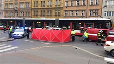 V Seifertov ulici na ikov se stetla tramvaj s autem (15.11.2016).