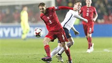 Reprezentaní záloník Boek Dokal v zápase proti Norsku
