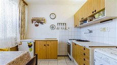 V p�vodní kuchyni musela skon�it i pra�ka, která se do koupelny neve�la.