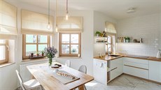 Kuchy s jídelním koutem se díky svtlým barvám a novým materiálm opticky...