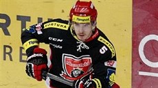 Obránce Karel Pláil minimáln na msíc mní dres hradeckého Mountfieldu za...