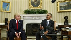 Donald Trump s Barackem Obamou v Oválné pracovn Bílého domu (10. listopadu...