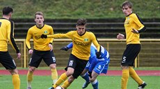 Luká� Sadílek ze Sokolova vymý�lí, co ud�lá s mí�em v utkání proti Ústí.