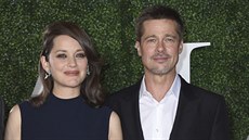 Marion Cotillardová a Brad Pitt na premiée filmu Spojenci (Los Angeles, 9....