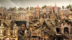 Krýzovy jesli�ky �ítají 1398 figurek lidí a zví�at, z nich� se 133 pohybuje.