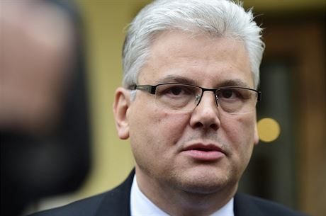 Námstkyni Kolaíkovou odvolal tehdejí ministr Miloslav Ludvík kvli racionalizaci a zefektivnní úadu.