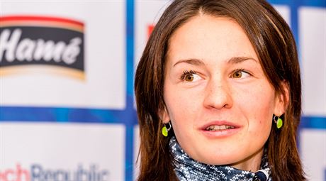 Biatlonistka Veronika Vtkov na tiskov konferenci ped odletem do stersundu.