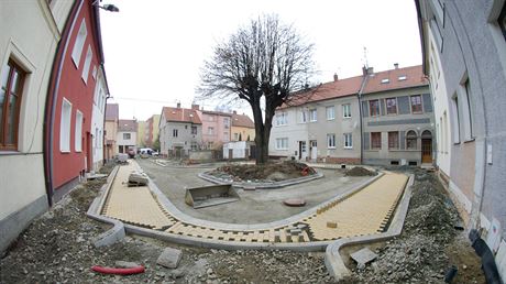 Obyvatele prostjovské Veleslavínské ulice trápí u adu msíc opravy. Místo...