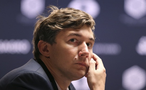 Ruský achista Sergej Karjakin v roli vyzývatele bojuje o achový trn.