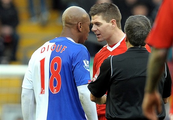 NEPŘÁTELÉ. El-Hadji Diouf se Stevenem Gerrardem v Liverpoolu příliš nevycházel,...