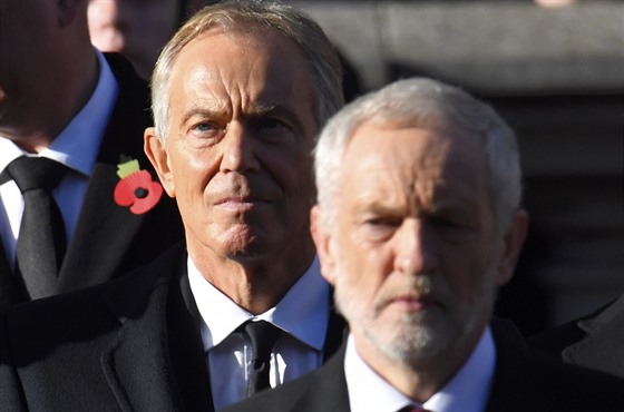 Nkdejí a souasný lídr labourist Tony Blair a Jeremy Corbyn. Oba politici,...