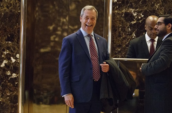 Nigel Farage na stedením setkání s páteli v londýnském hotelu Ritz  (23....