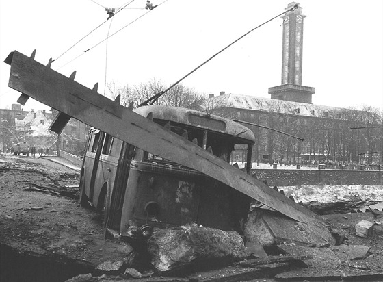 Těžko k uvěření, že výbuch mostu Pionýrů v Ostravě měl „jen“ jednu oběť.